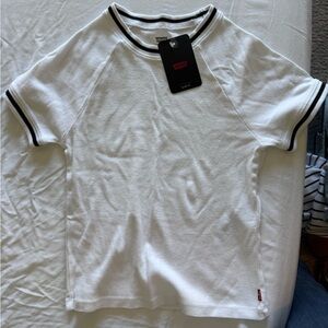 Levi’s slim fit tee